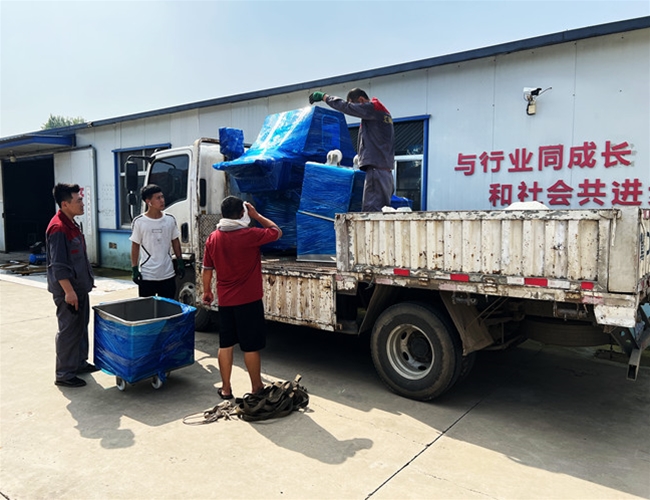 氣動鹽水注射機(jī)?200L料車3臺，發(fā)貨河南安陽